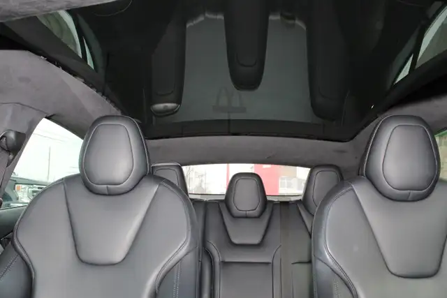 2020 Tesla Model S - Photo 30