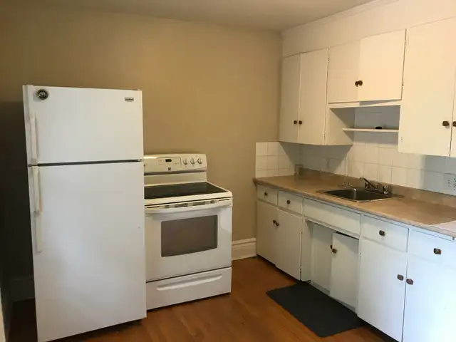Old South one bedroom upper unit, great location!