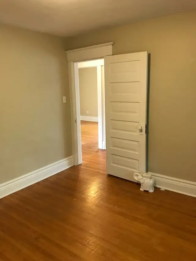 Old South one bedroom upper unit, great location! - Photo 3