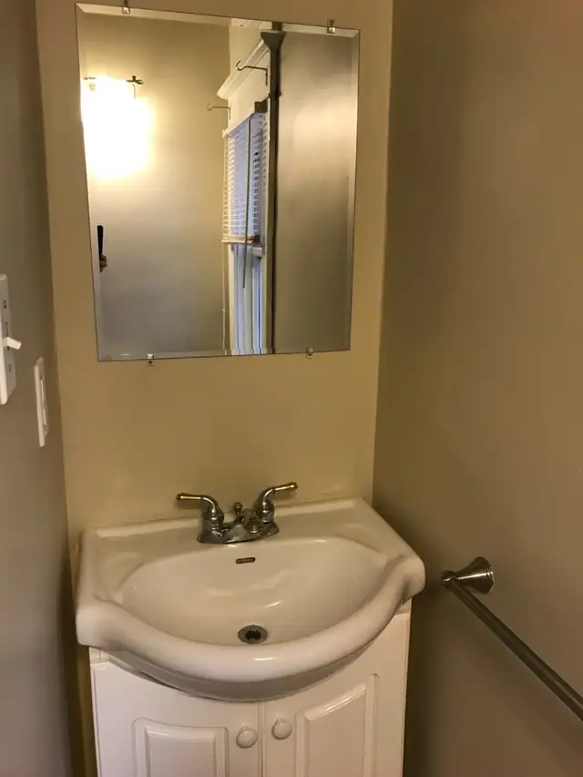 Old South one bedroom upper unit, great location! - Photo 4