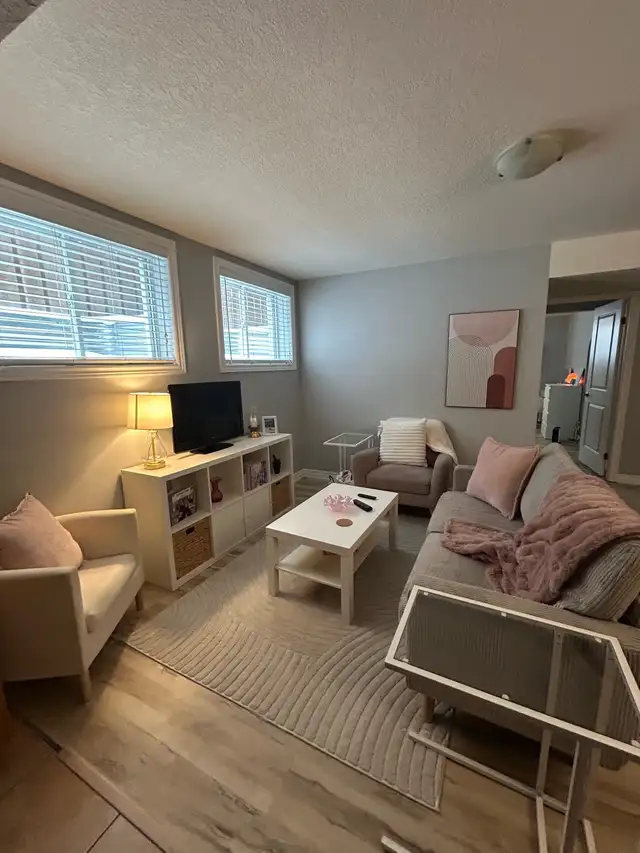 Two Bedroom Legal Basement Apartment - Photo 2