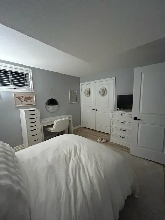 Two Bedroom Legal Basement Apartment - Photo 4
