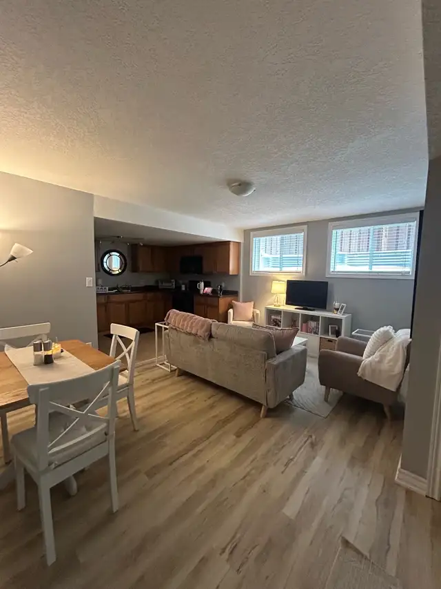 Two Bedroom Legal Basement Apartment - Photo 5