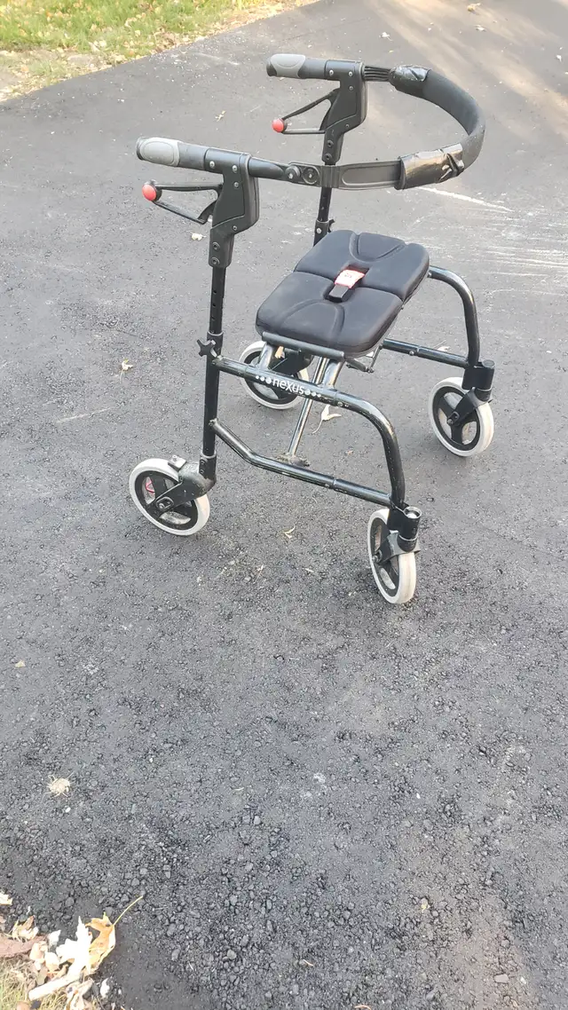 2 Mobility Scooters, Wheelchair & 3 Different Types of Walkers - Photo 4