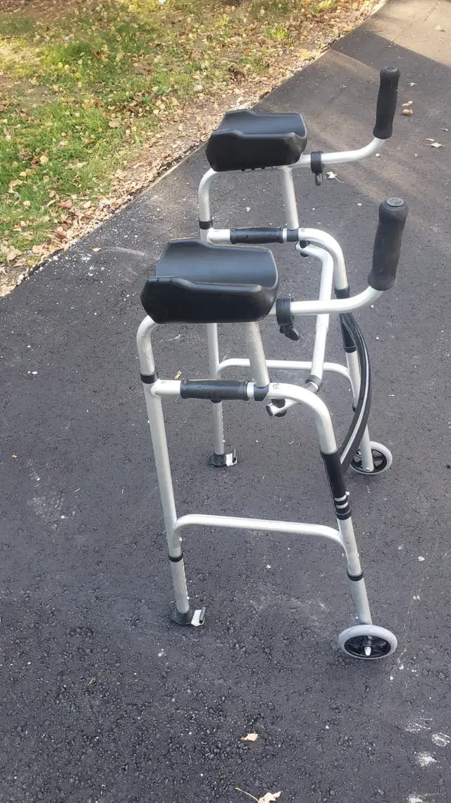 2 Mobility Scooters, Wheelchair & 3 Different Types of Walkers - Photo 6