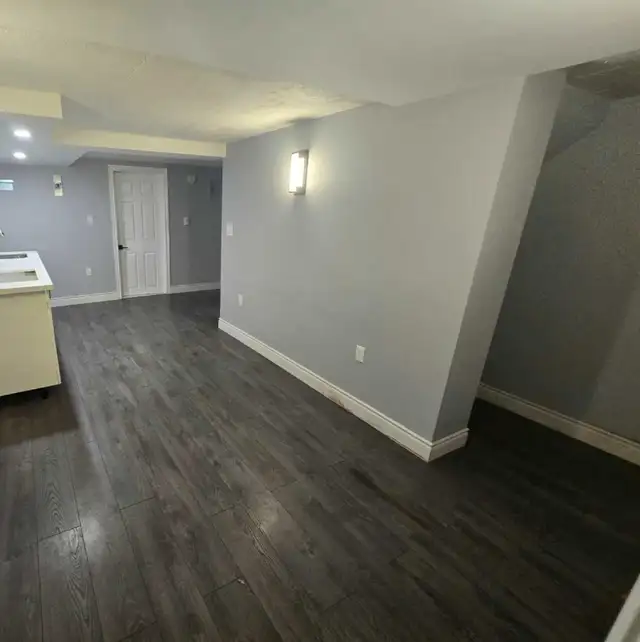 1 1 Bedroom Apt, Central Stoney Creek,  Apr 1 - Photo 3