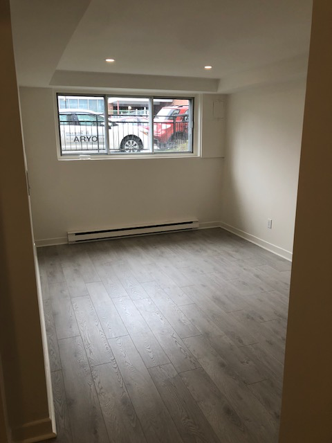 Renovated 3.5 Basement Apt /Apt. rénové  sous-sol de 3.5 pièces - Photo 3