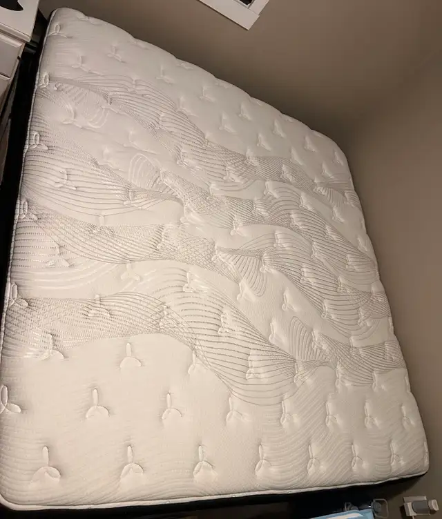 Kingsize Bed & Boxsprings & Extras