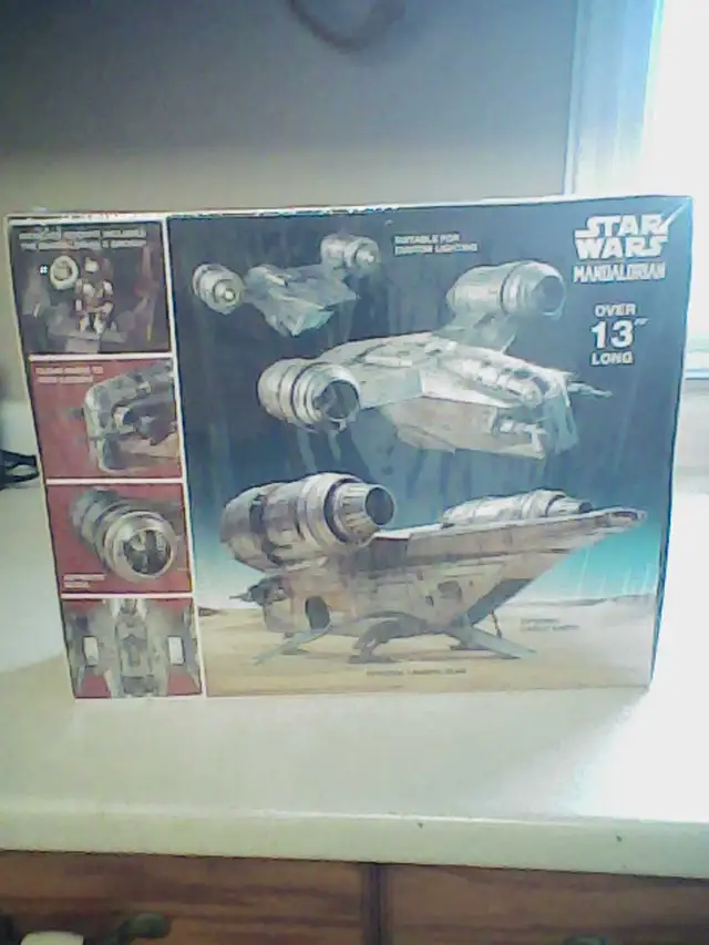 AMT Star Wars Mandalorian Razor Crest. authentic model kit