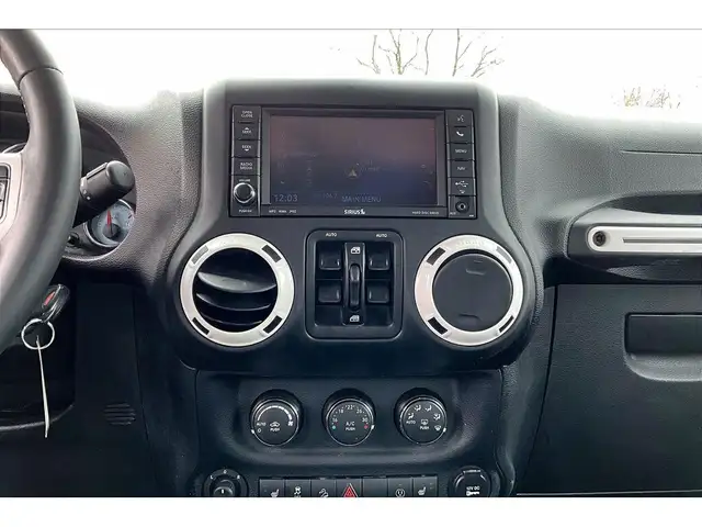 2014 Jeep WRANGLER UNLIMITED Polar Edition | Heated Leather | AS - Photo 6
