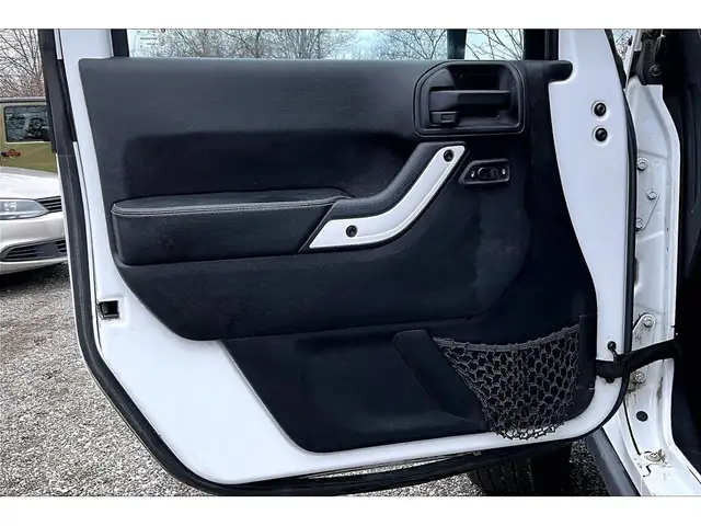 2014 Jeep WRANGLER UNLIMITED Polar Edition | Heated Leather | AS - Photo 18