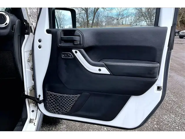 2014 Jeep WRANGLER UNLIMITED Polar Edition | Heated Leather | AS - Photo 19
