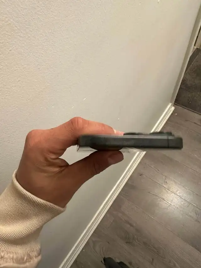 iPhone 15 Pro Max 512gb 84% battery Airpods Pkg/Delivery - Photo 3