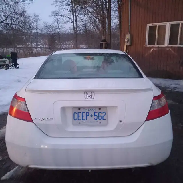 2010 Honda Civic automatic 4 cylinder, drives great,  looks impr - Photo 8