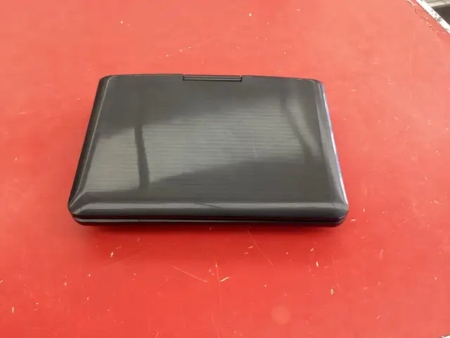 Lecteur DVD portatif 9"