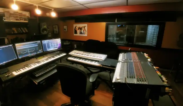 RECORDING STUDIO IN MISSISSAUGA.  25 YRS IN BIZ. FULL PRODUCTION