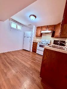 FREE RENT - IMMEDIATE POSSESSION – 2 BDRM LEGAL BASEMENT - Photo 5