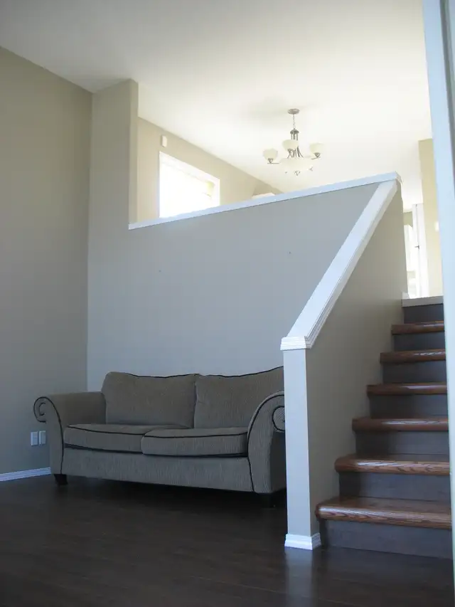 Beautiful Westside Two-Bedroom House (Top Floor, Private Yard) - Photo 2
