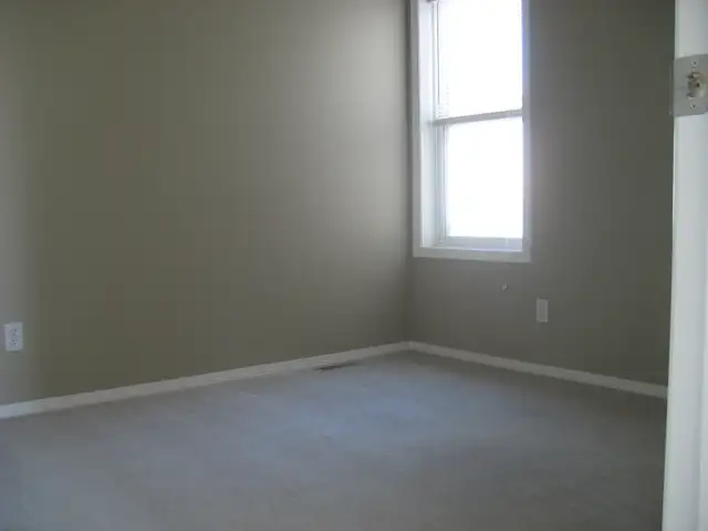 Beautiful Westside Two-Bedroom House (Top Floor, Private Yard) - Photo 9