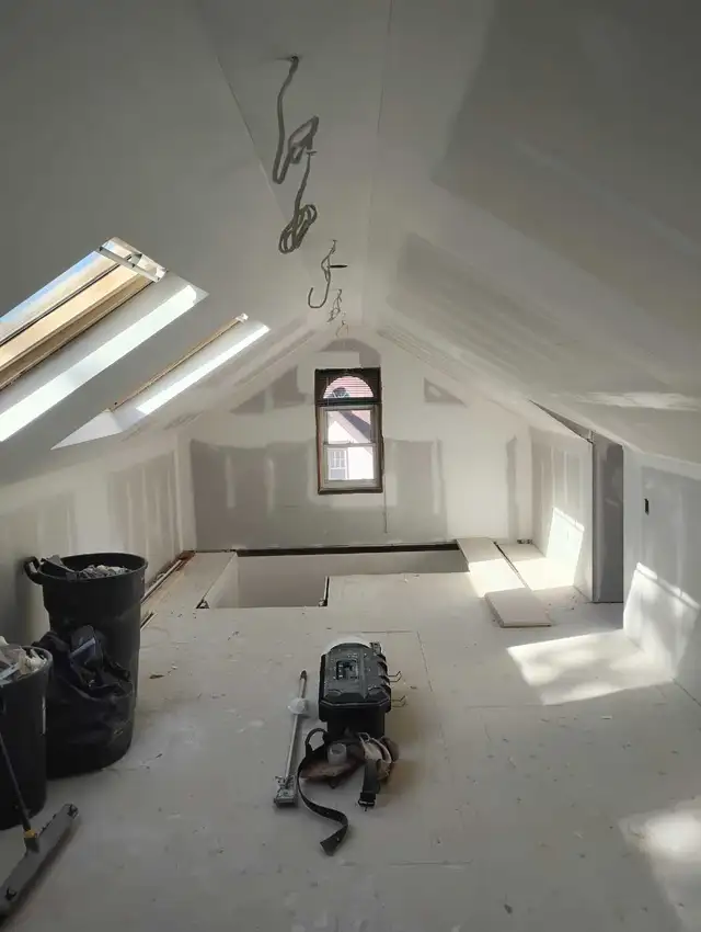 Drywall taper - Photo 4