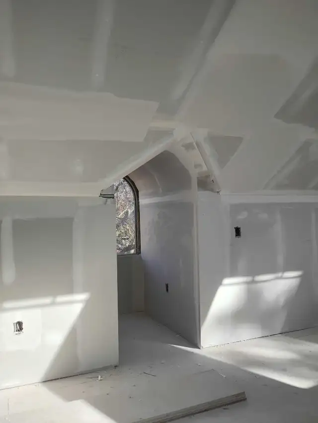 Drywall taper - Photo 6