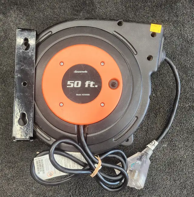 Dewenwils 50 ft. Retractable Extension Cord - Doesn't Lock Open