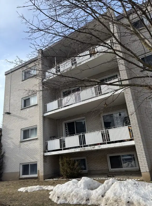 Balconies Spacious 2-Beds Apt in Rosemount $1999 All-Inclusive - Photo 2