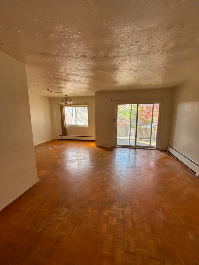 Balconies Spacious 2-Beds Apt in Rosemount $1999 All-Inclusive - Photo 3