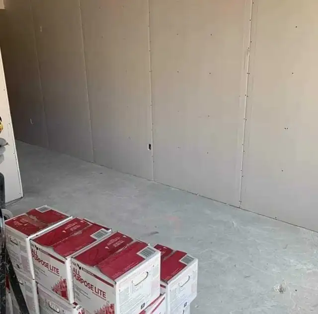 Drywall Repair & Skim Coating – Clean Finish (Ottawa) - Photo 3