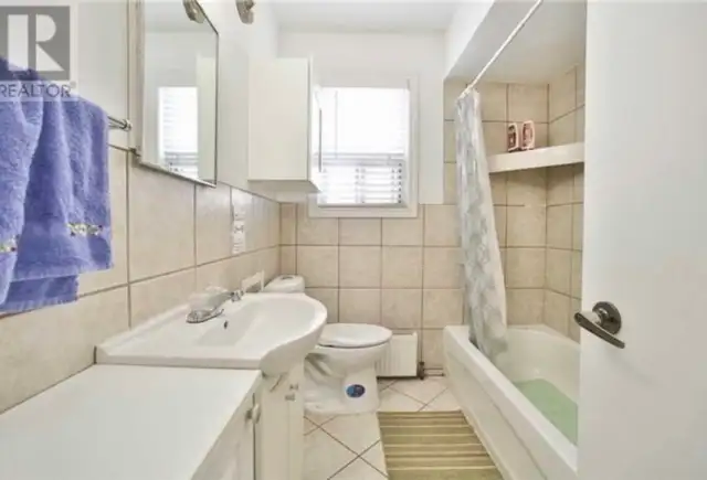 Renovated and central (Sheppard and Keele) - 3bdrm apartment - Photo 4