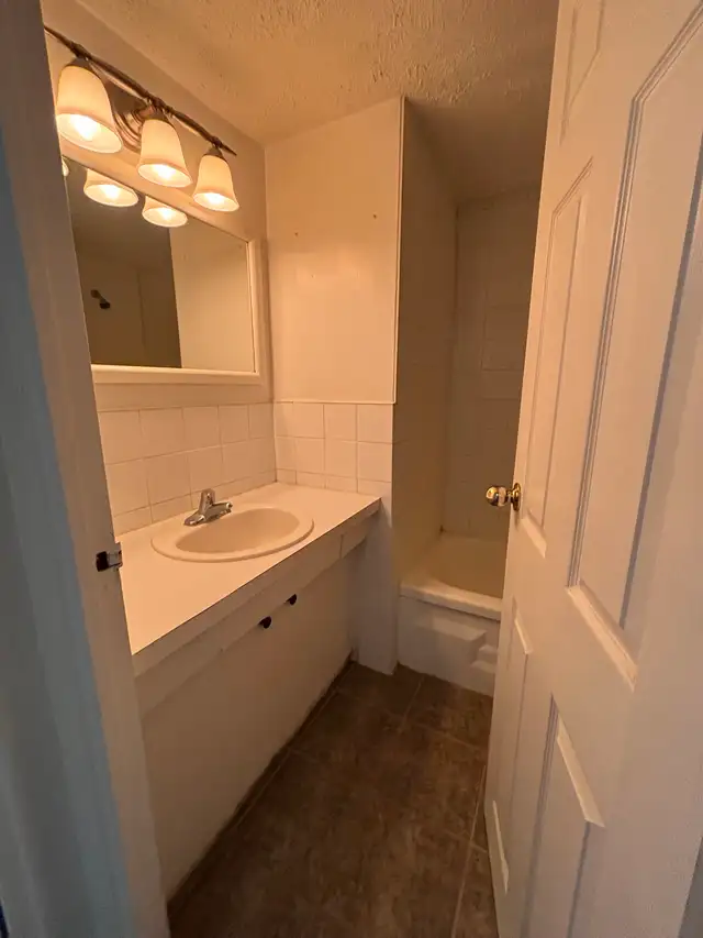 Balconies Spacious 2-Beds Apt in Rosemount $1999 All-Inclusive - Photo 6