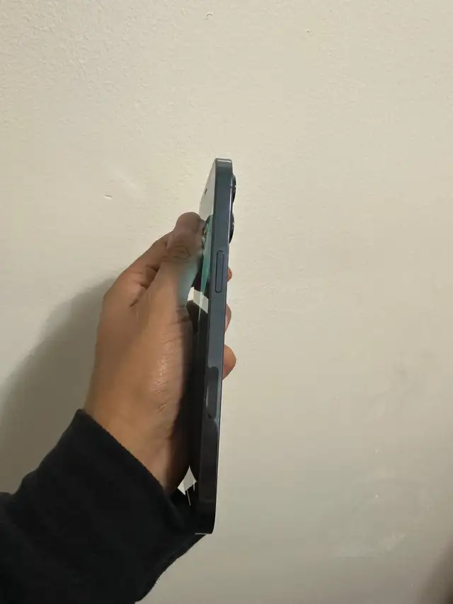 iPhone 12 pro max – 128GB   AirPods Pkg/Delivery Available - Photo 4