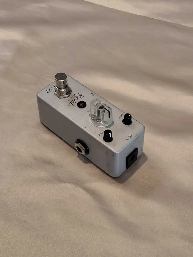 The Fuzz Revol Effects Guitar Pedal - Photo 2
