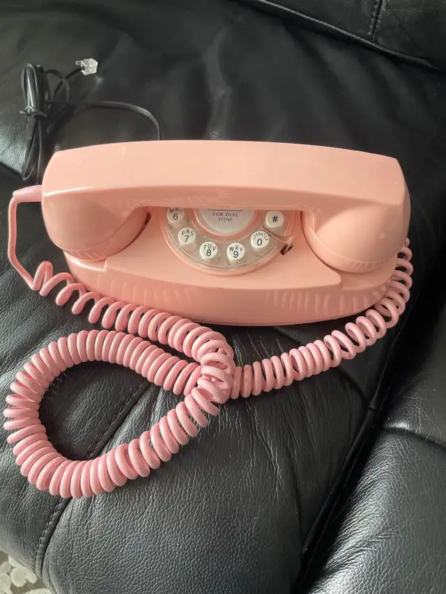 PRINCESS PINK PHONE (NEW. BEAUTIFUL)