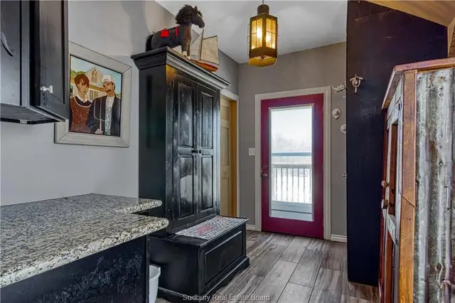 This Location Speaks Volumes! - Photo 3