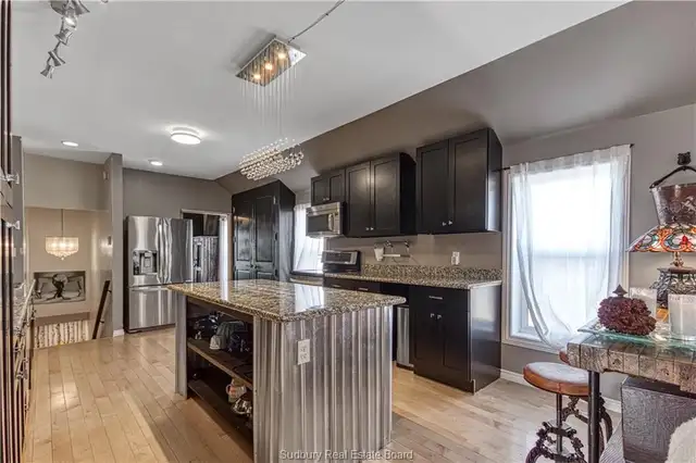 This Location Speaks Volumes! - Photo 4