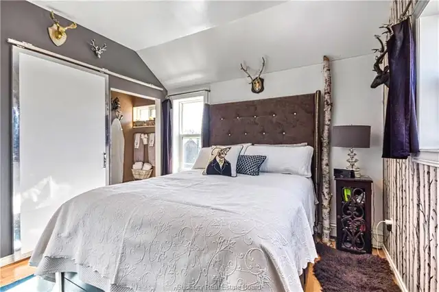 This Location Speaks Volumes! - Photo 7