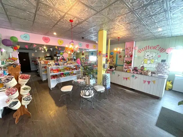 This Location Speaks Volumes! - Photo 8