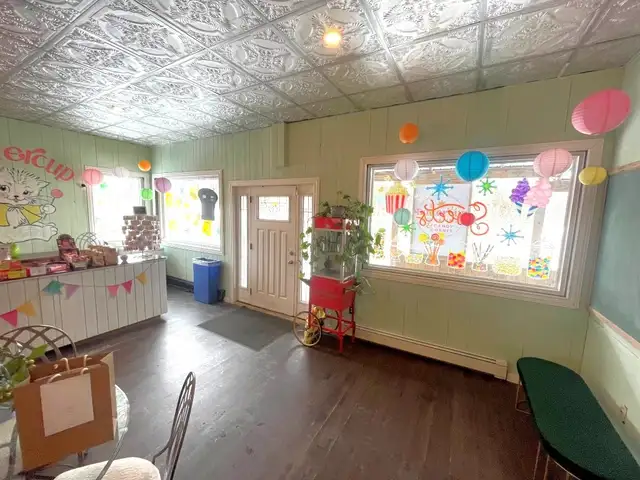 This Location Speaks Volumes! - Photo 9