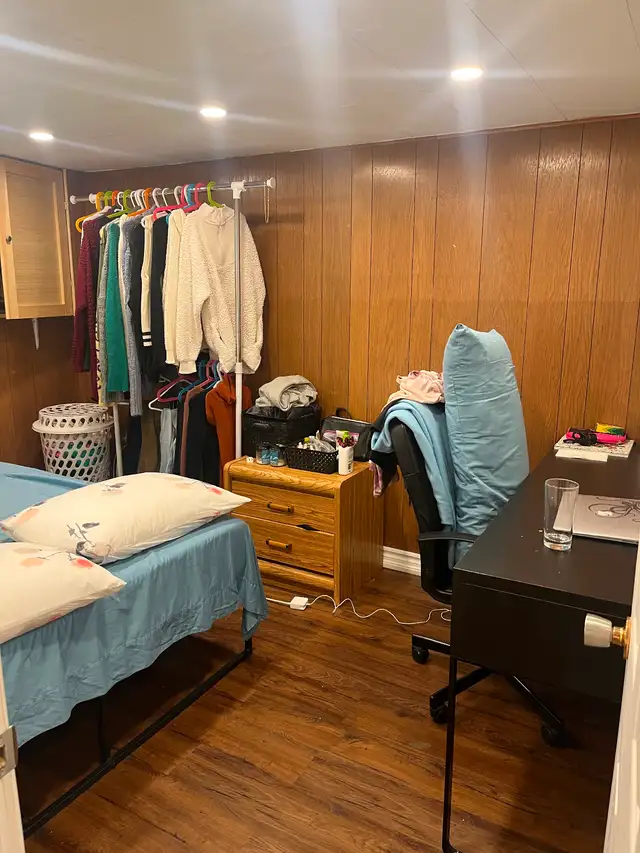 Nice 2B basement apt  DT Toronto Dundas & Bathurst all inclusive - Photo 3