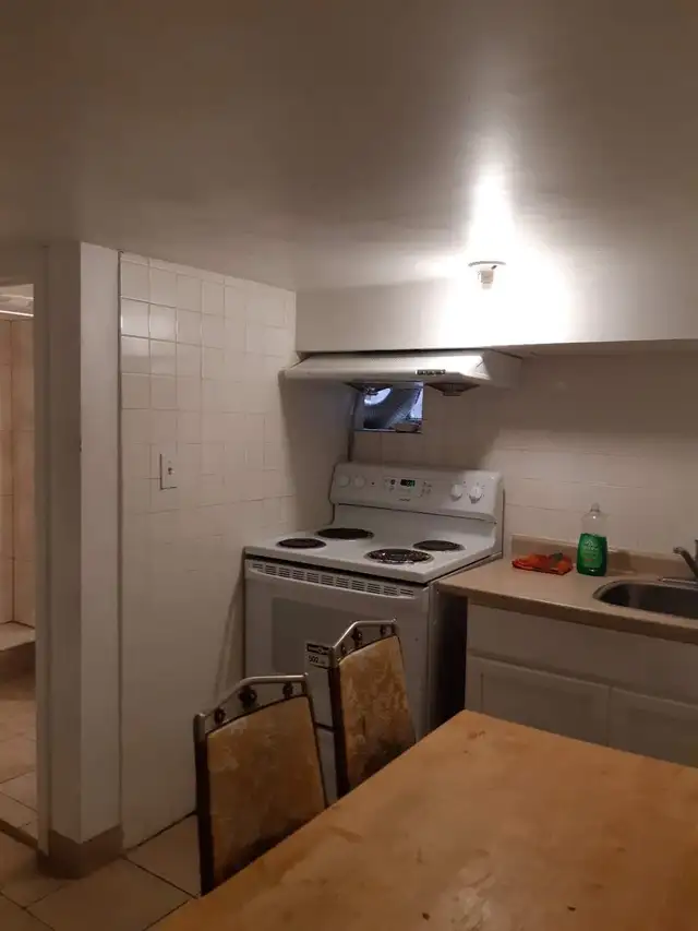 Nice 2B basement apt  DT Toronto Dundas & Bathurst all inclusive - Photo 6