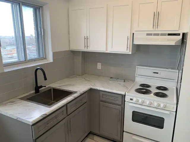 3 1/2 RÉNOVÉ – INTERNET INCLUS – MÉTRO – BALCON – ÉLECTROS - Photo 2