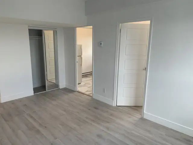 3 1/2 RÉNOVÉ – INTERNET INCLUS – MÉTRO – BALCON – ÉLECTROS - Photo 5