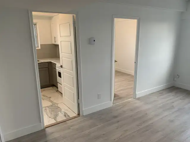 3 1/2 RÉNOVÉ – INTERNET INCLUS – MÉTRO – BALCON – ÉLECTROS - Photo 6