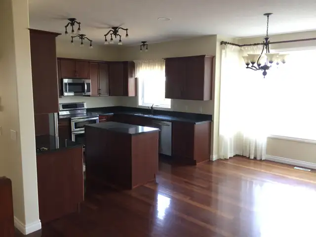 A True Gem in Spruce Grove Available for Rent - Photo 2