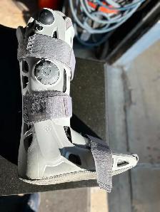 FOR SALE Air/CASTS Select Standard Walking BootsAS PICTURED - Photo 3