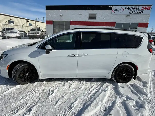 2021 Chrysler Grand Caravan - Photo 2