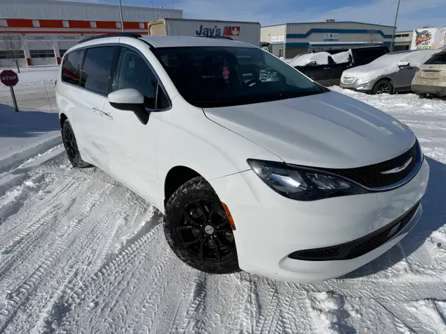 2021 Chrysler Grand Caravan - Photo 3
