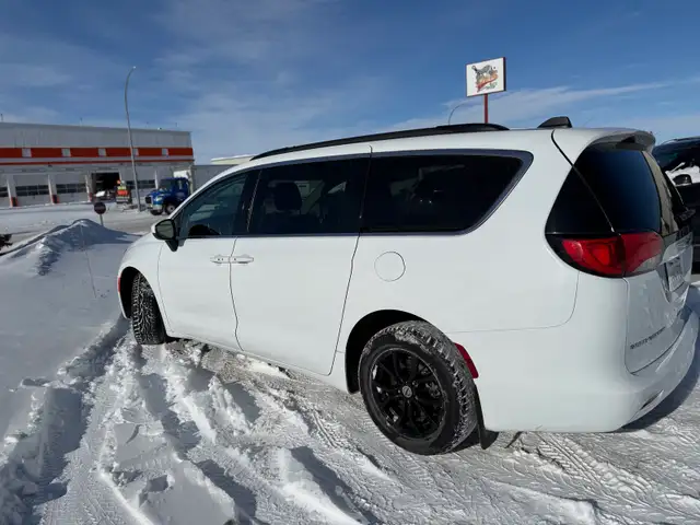 2021 Chrysler Grand Caravan - Photo 5