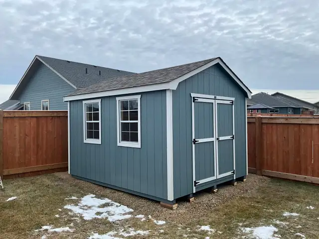 Beautiful Backyard Buildings! - Photo 2